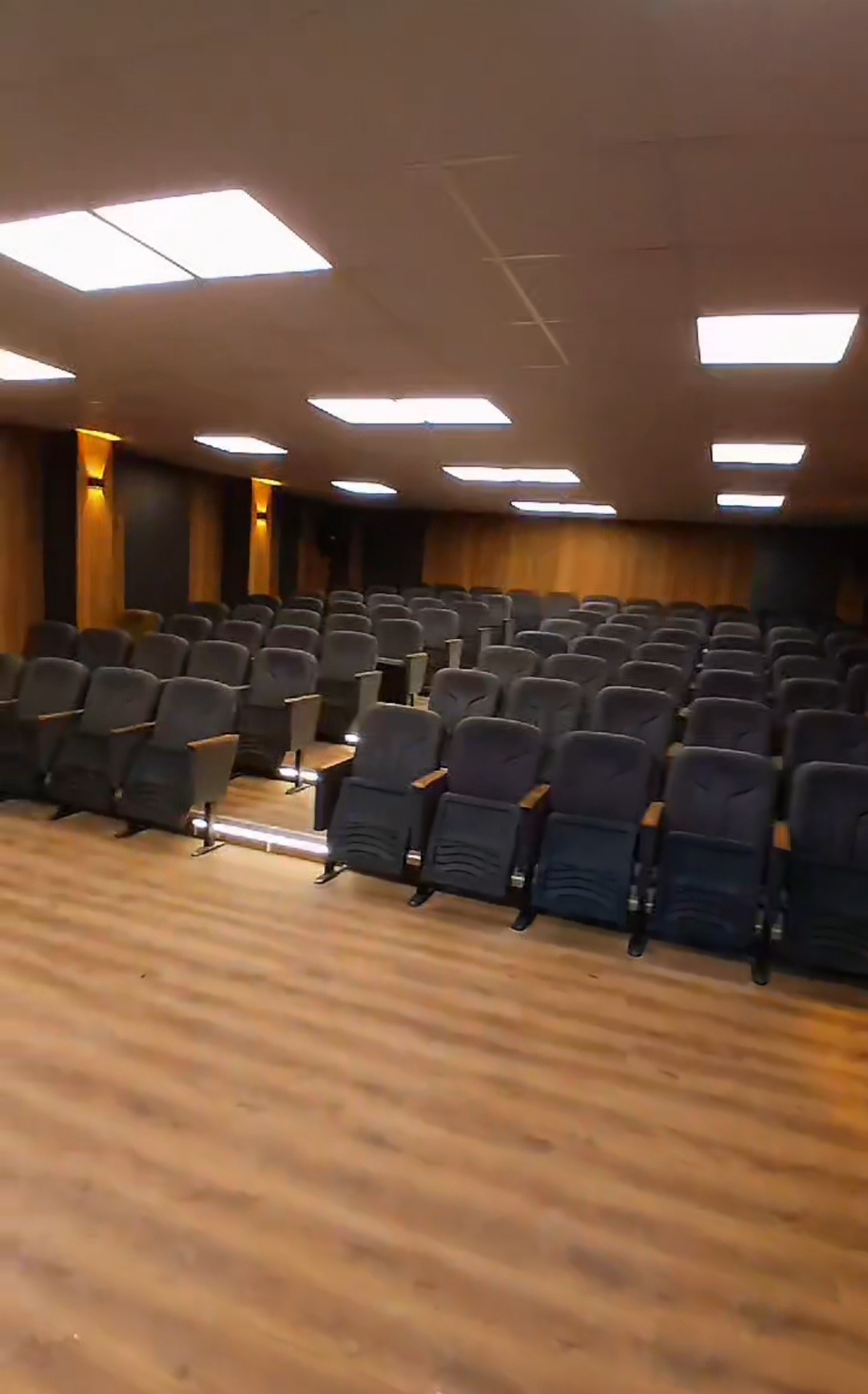 ​İmalattan Konferans Koltuğu ve Salon Oturma Sistemleri
